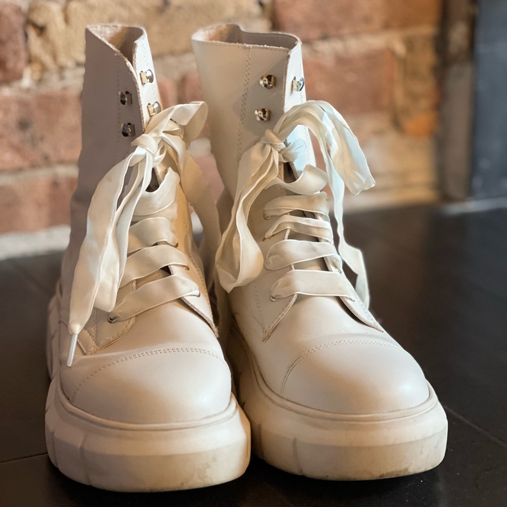 Beautiful Ecru/cream chunky lace up boot